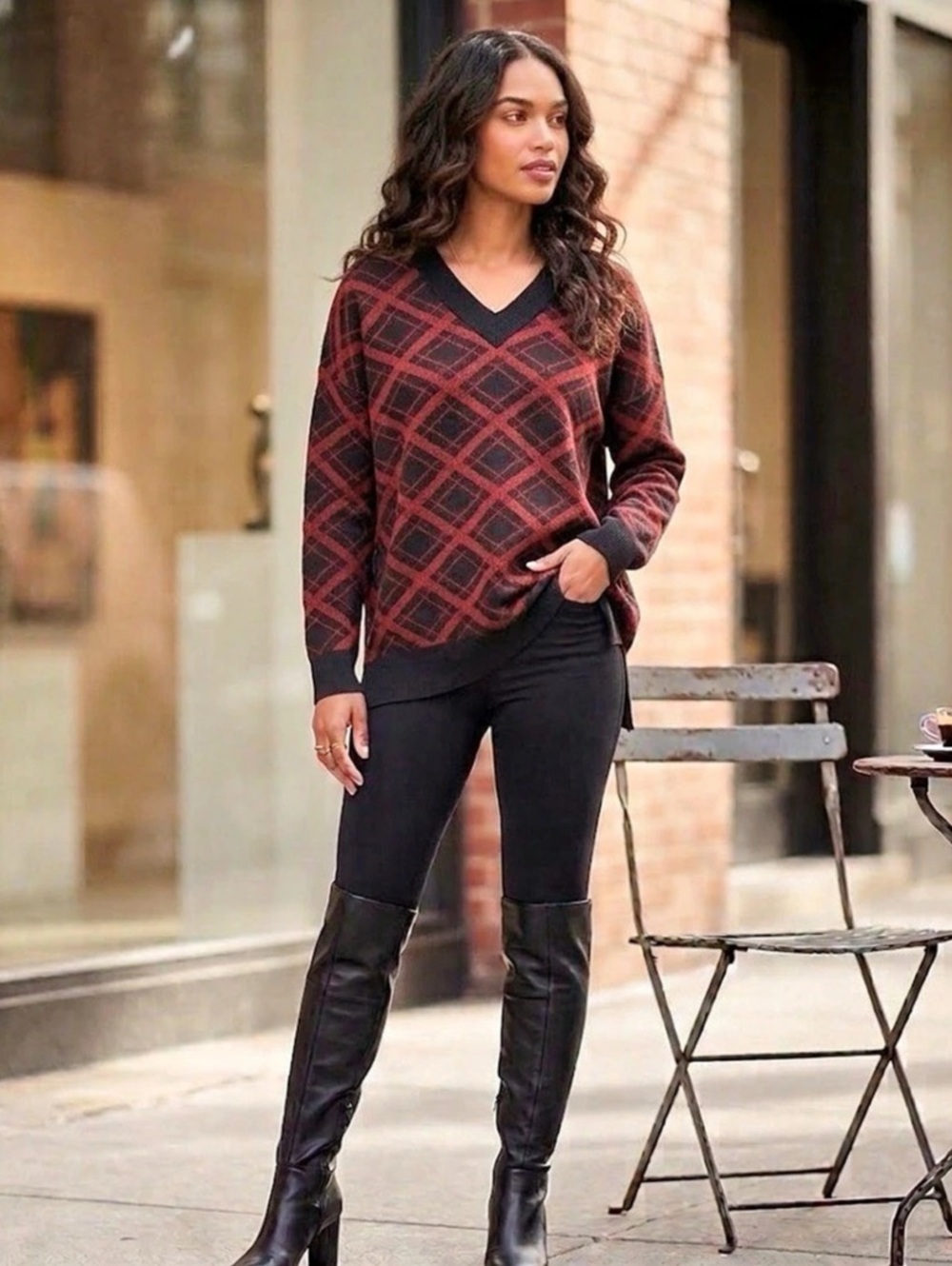 Classiques Entier Geometric V-Neck Sweater Black & Red Medium
